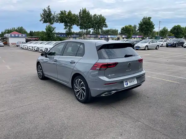 Volkswagen Golf 2021