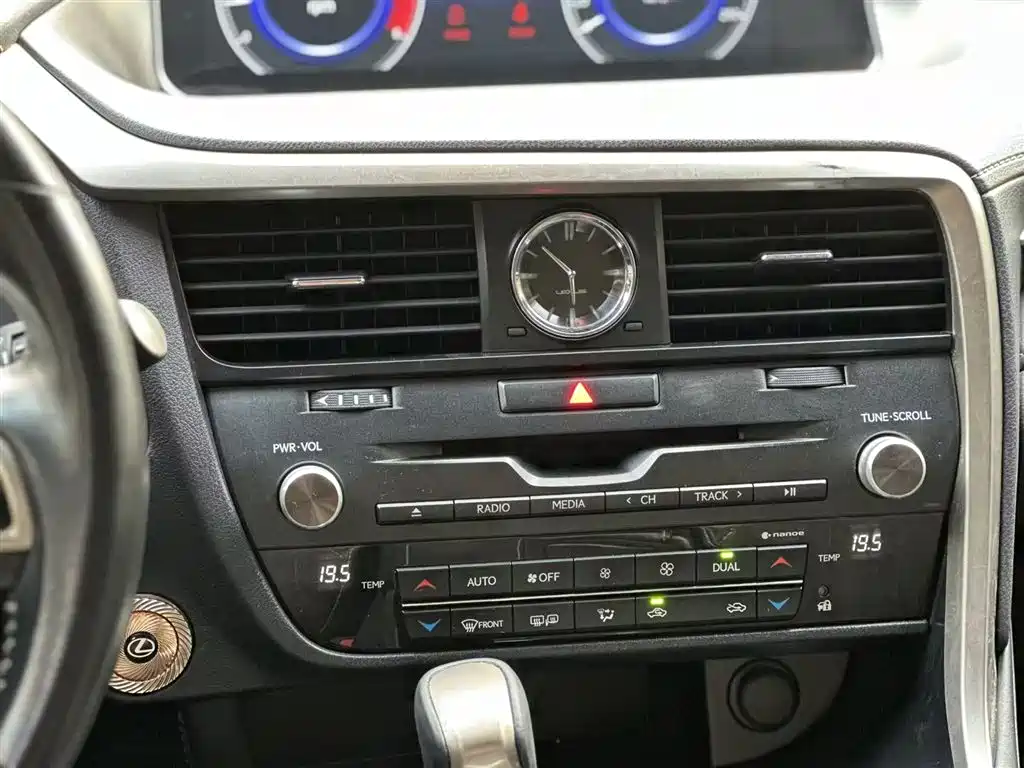 Lexus RX 2018 — фото 17