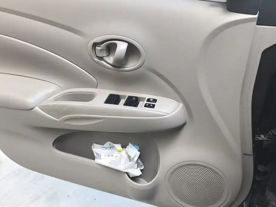 Nissan Sunny 2015 — фото 7