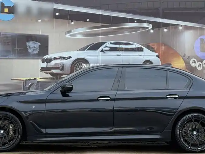BMW 5 Series 2018 — фото 12