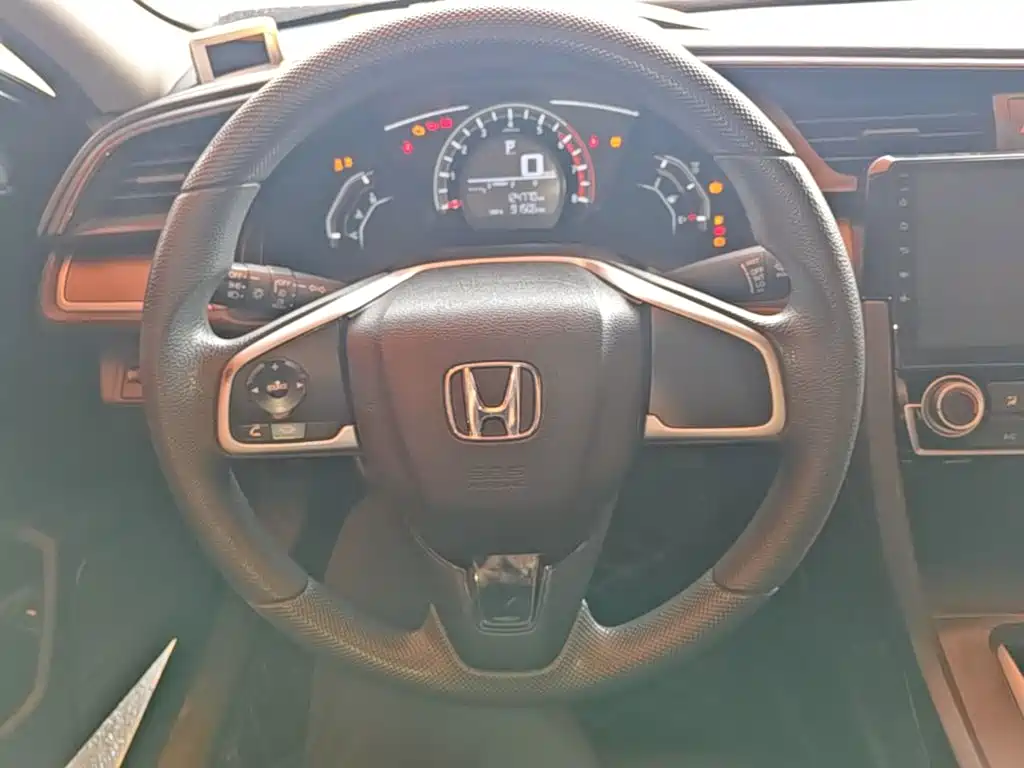 Honda Civic 2018 — фото 11