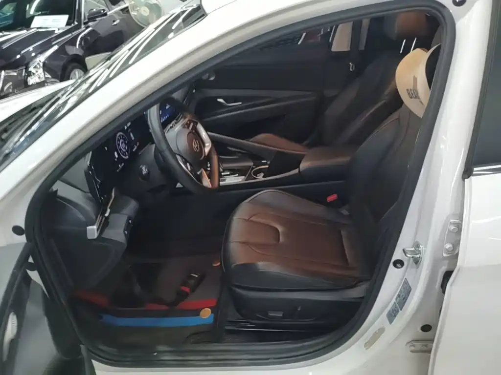 Hyundai Elantra 2023 — фото 15