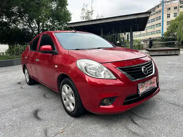 Nissan Sunny 2012