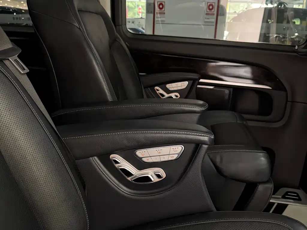 Mercedes-Benz V-Class 2020 — фото 13