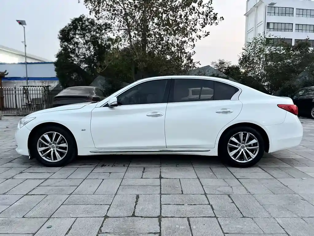 Infiniti Q50L 2016 — фото 4