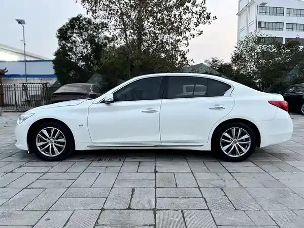 Infiniti Q50L 2015
