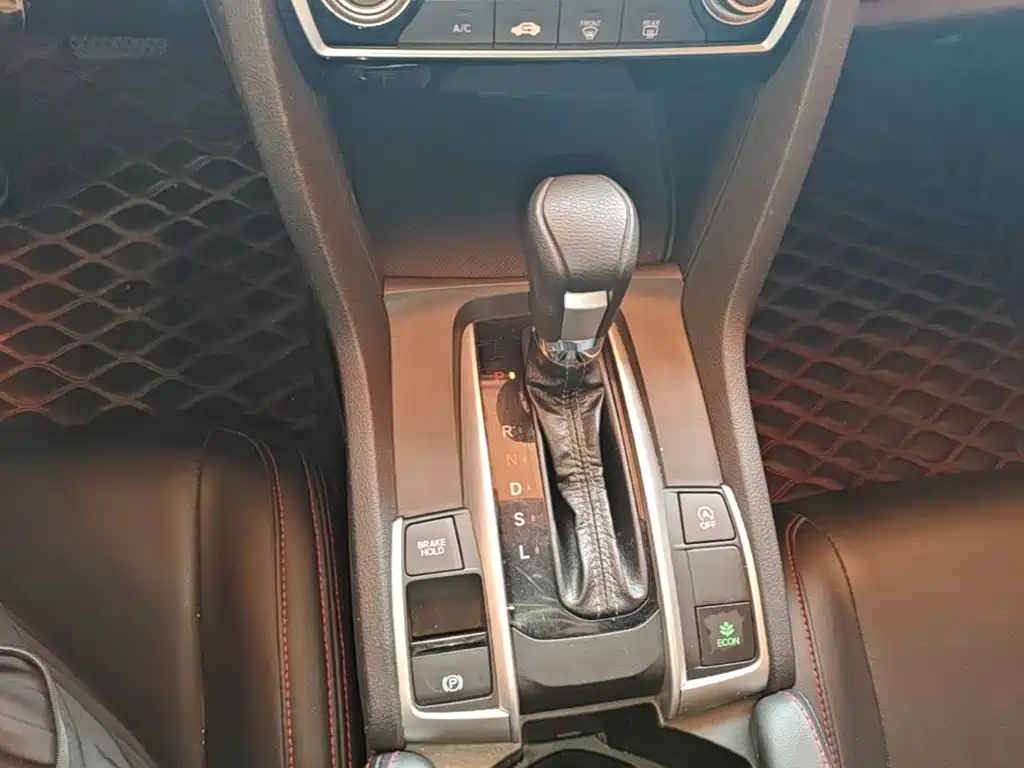 Honda Civic 2018 — фото 14