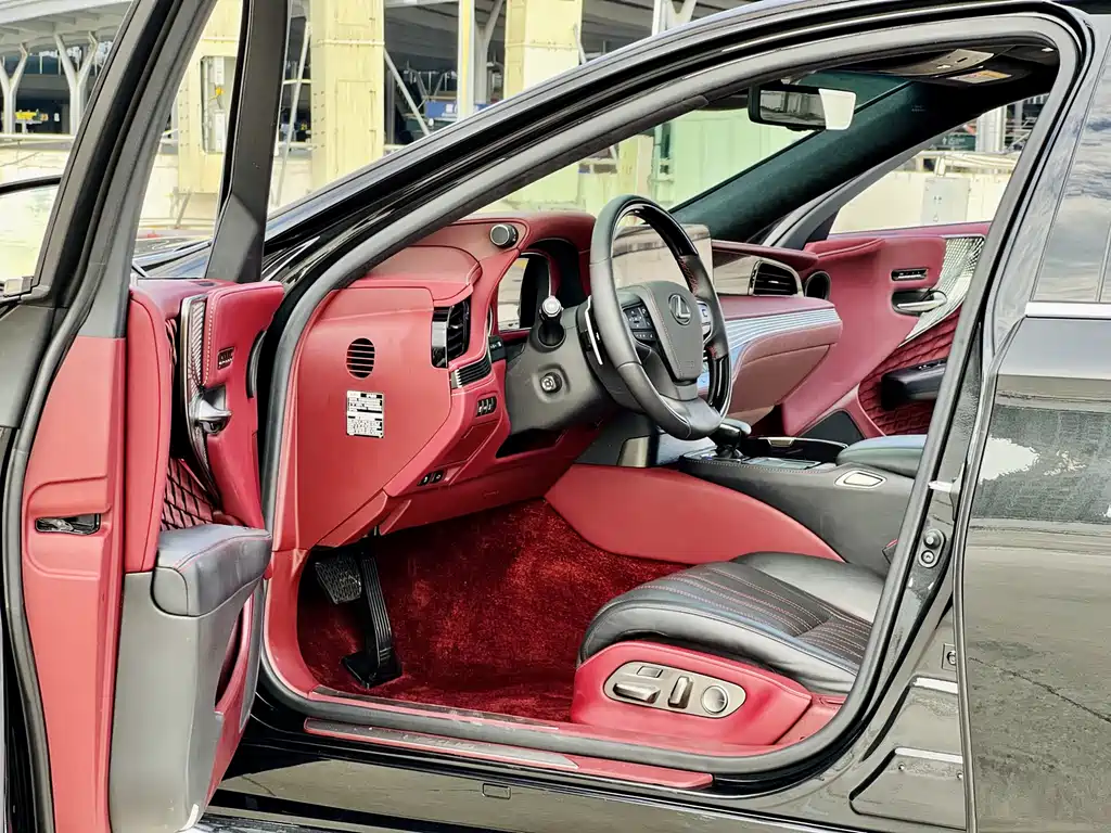 Lexus LS 2021
