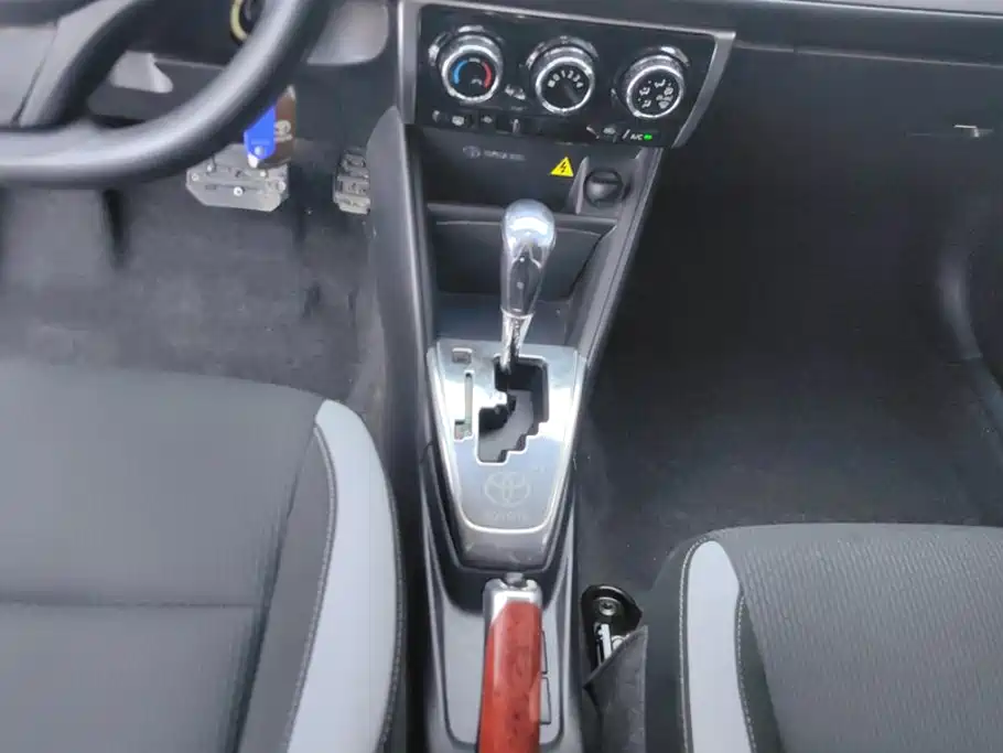 Toyota Yaris L 2021 — фото 16