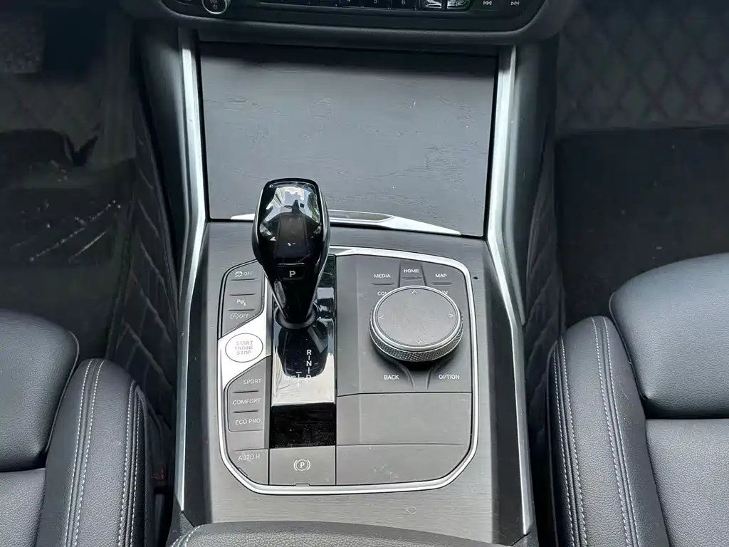 BMW 3 Series 2019 — фото 11