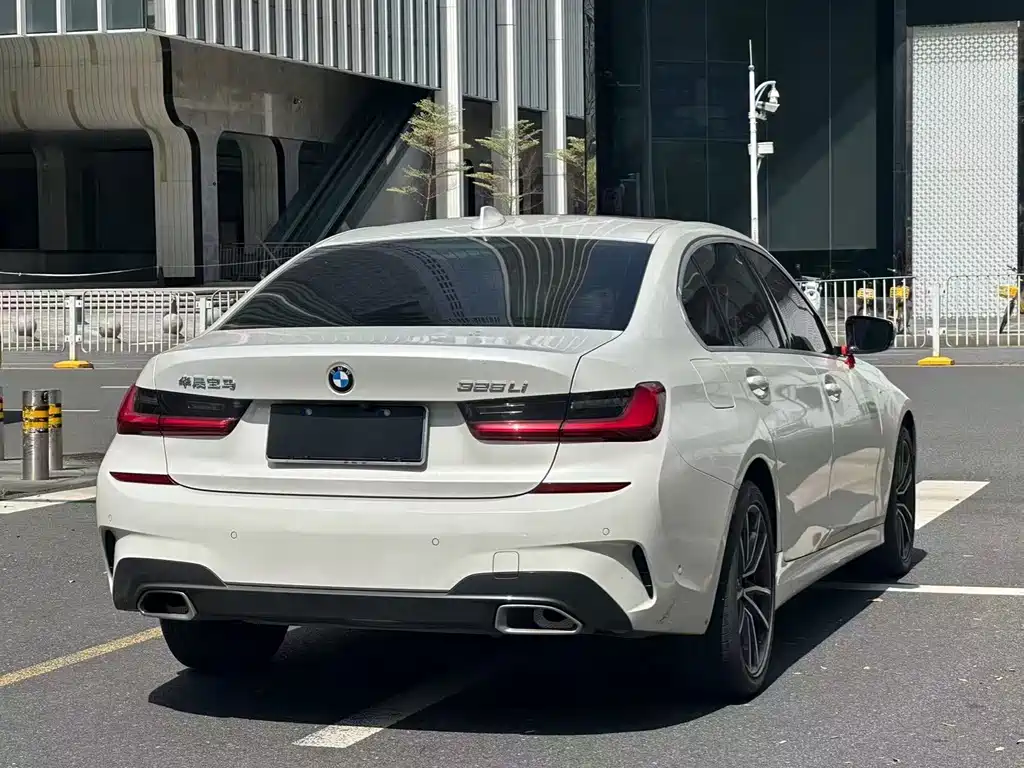 BMW 3 Series 2019 — фото 12