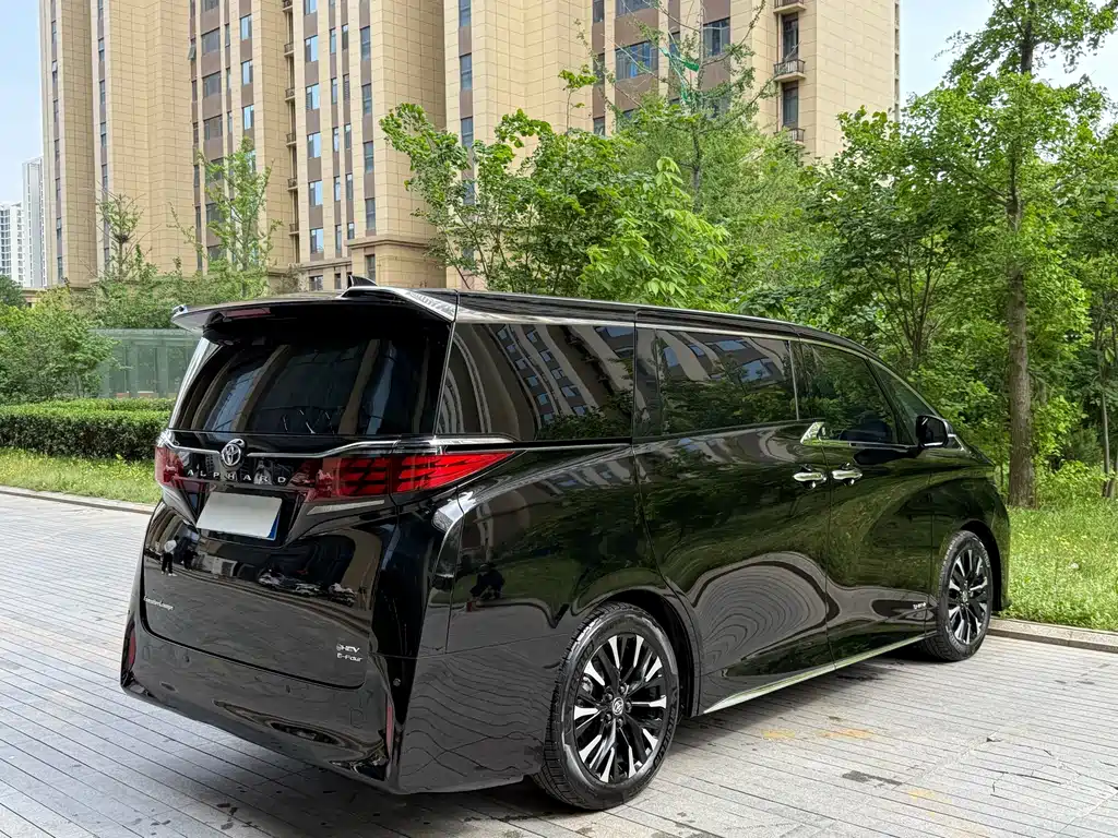 Toyota Alphard 2024 — фото 8