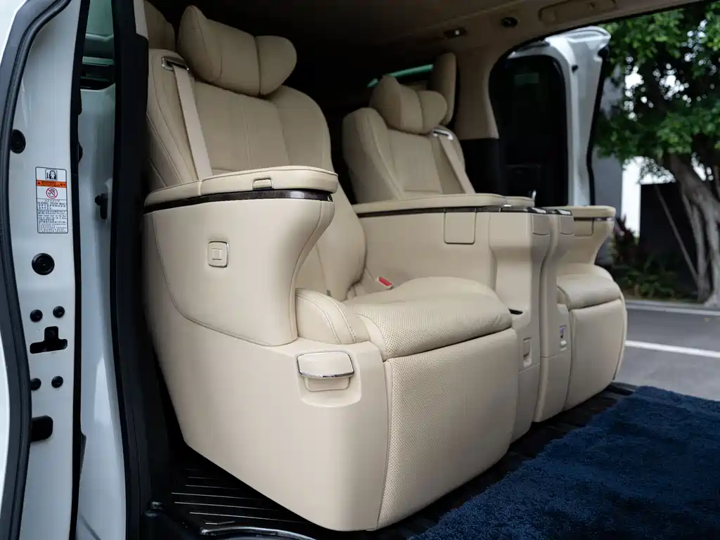 Toyota Vellfire 2022 — фото 11
