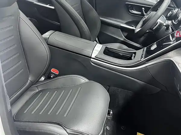 Mercedes-Benz C-Class 2024