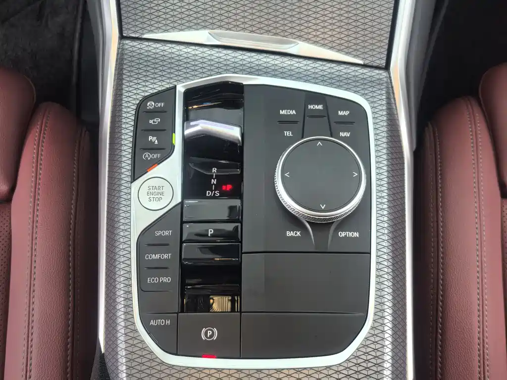 BMW 3 Series 2025 — фото 17