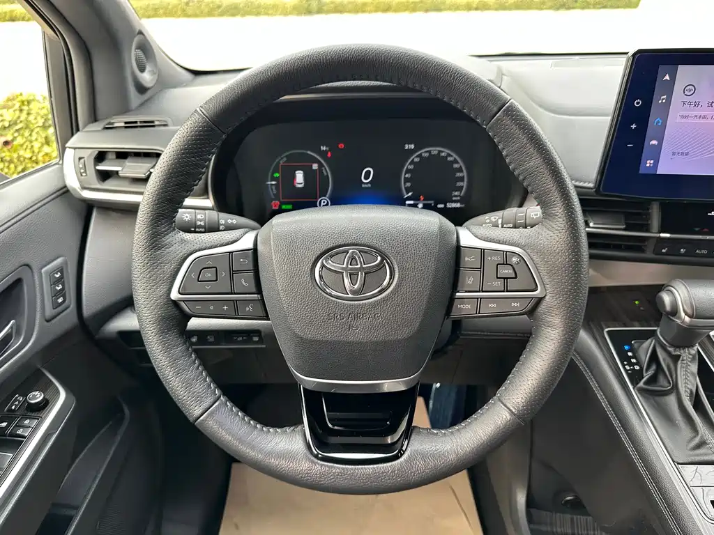 Toyota Granvia 2023 — фото 10