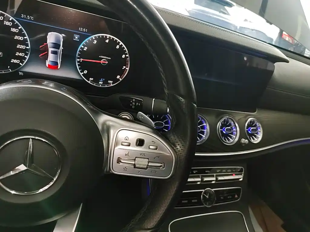 Mercedes-Benz E-Class 2019 — фото 14