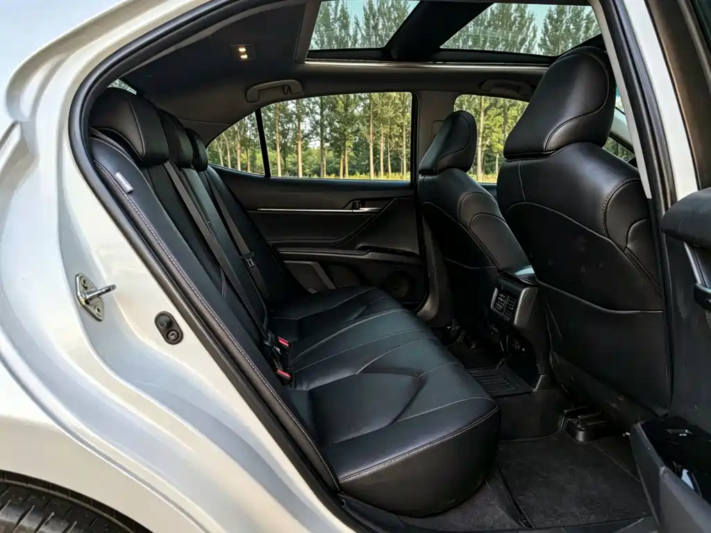 Toyota Camry 2019 — фото 12