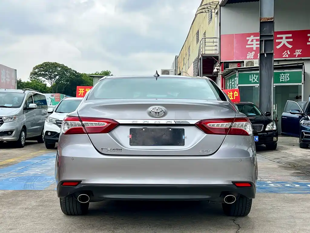 Toyota Camry 2022 — фото 6