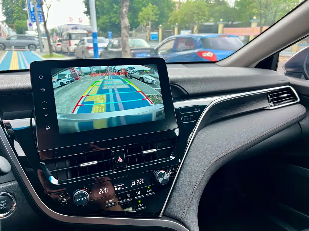 Toyota Camry 2022 — фото 14