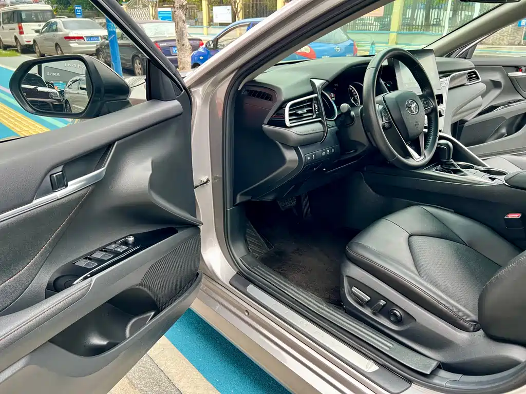 Toyota Camry 2022 — фото 15