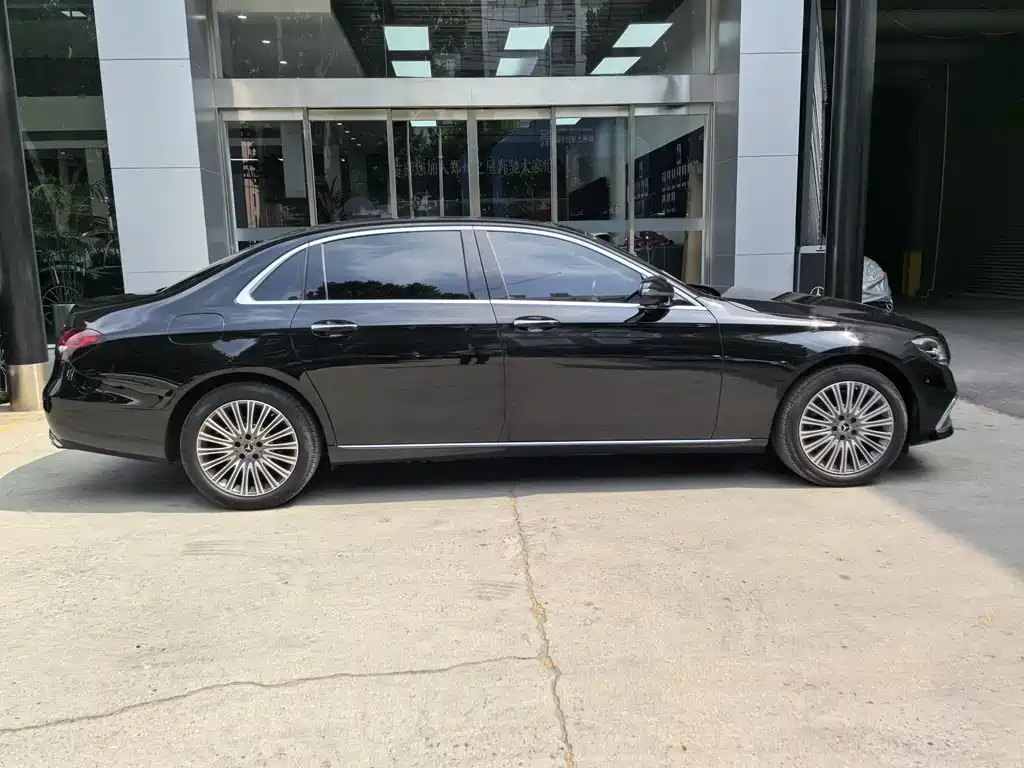 Mercedes-Benz E-Class 2023