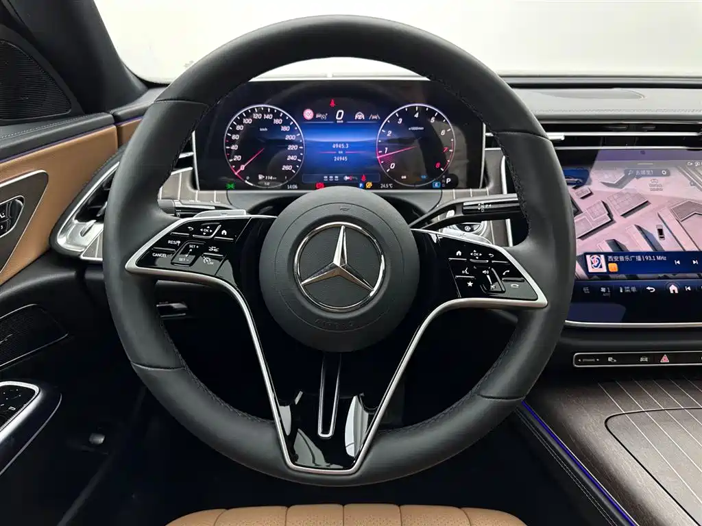Mercedes-Benz E-Class 2025 — фото 10
