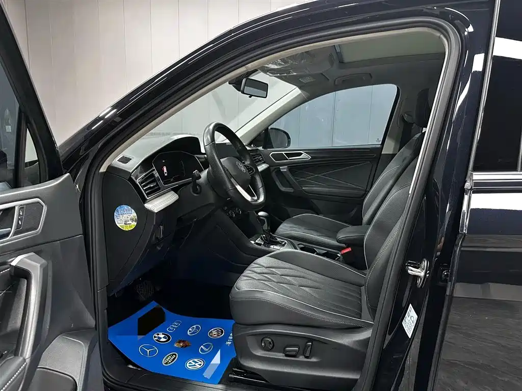 Volkswagen Tiguan L 2023 — фото 10
