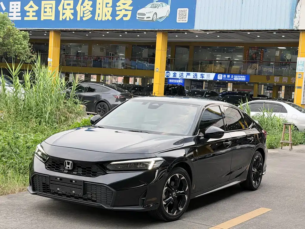 Honda Civic 2025 — фото 1