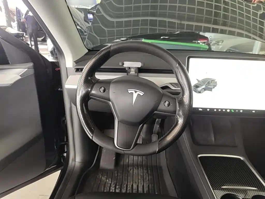 Tesla Model Y 2024 — фото 11