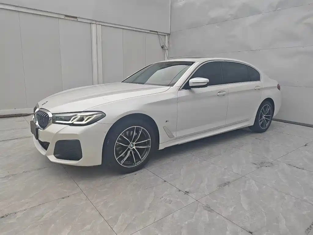 BMW 5 Series 2023 — фото 1