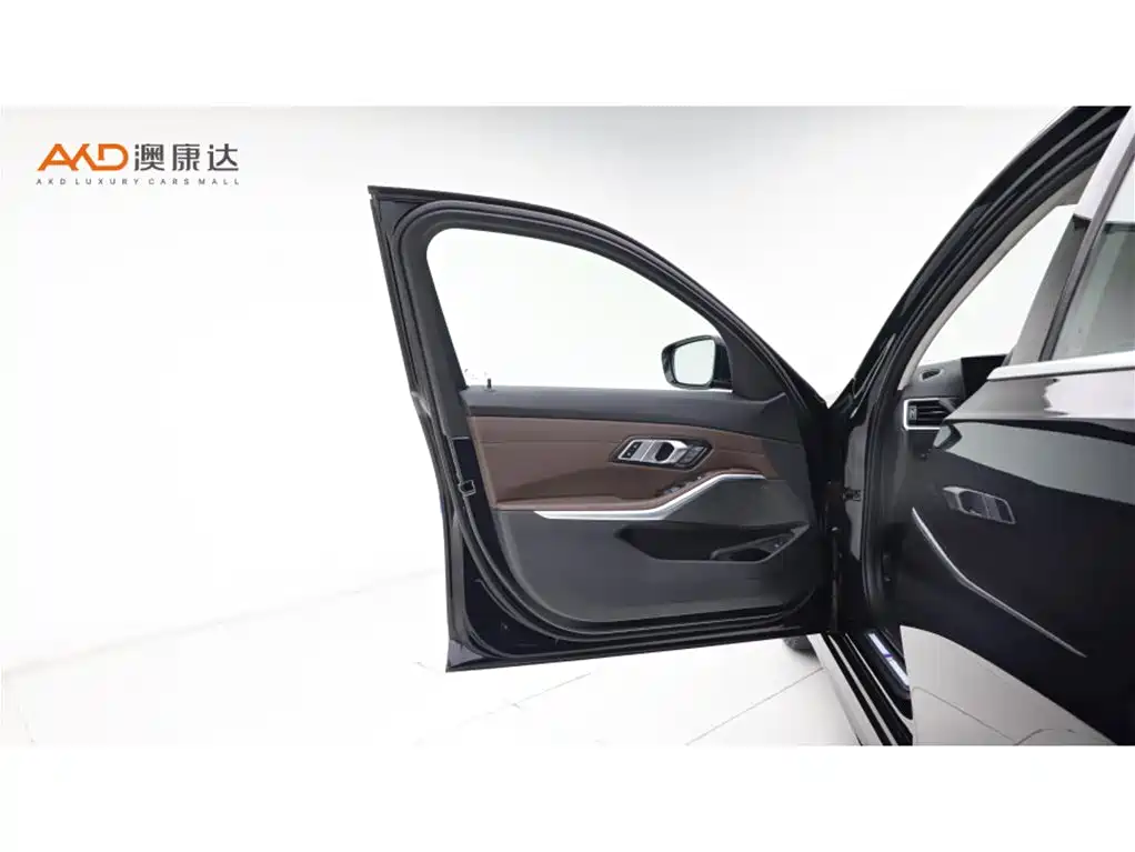 BMW 3 Series 2023 — фото 10