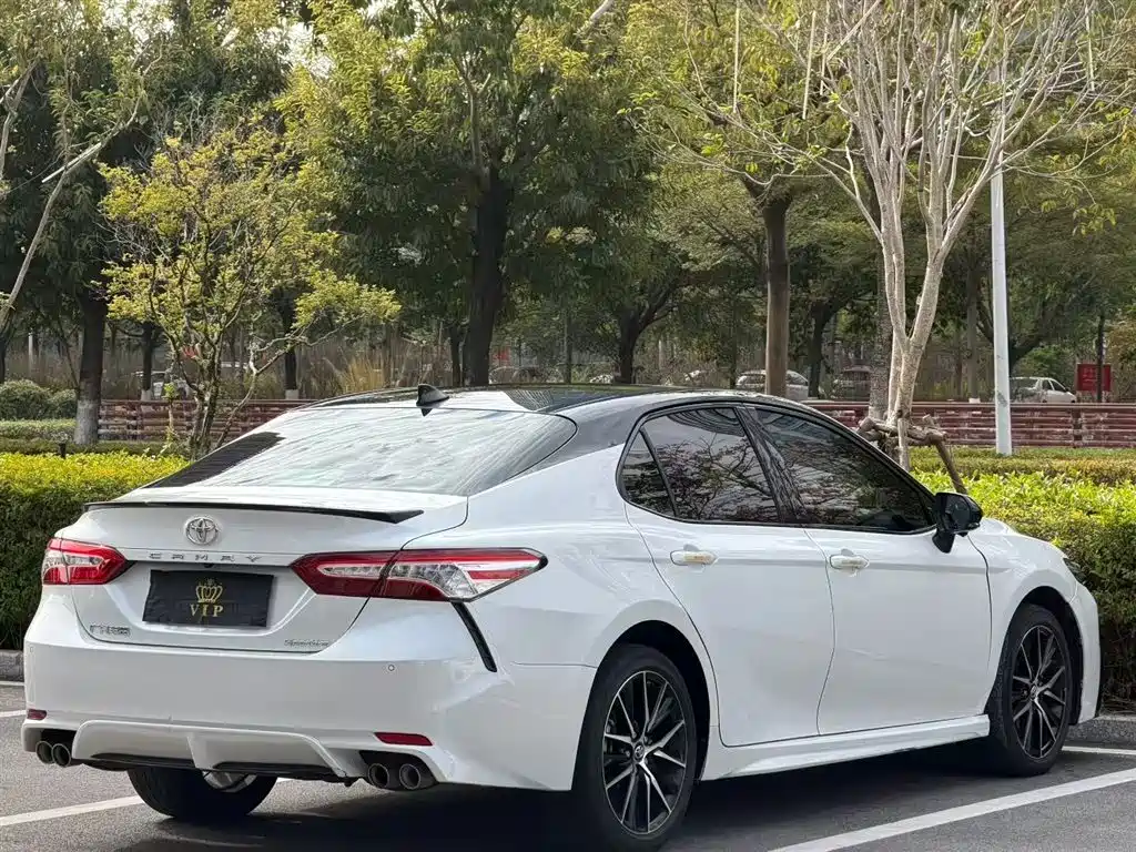 Toyota Camry 2022 — фото 5