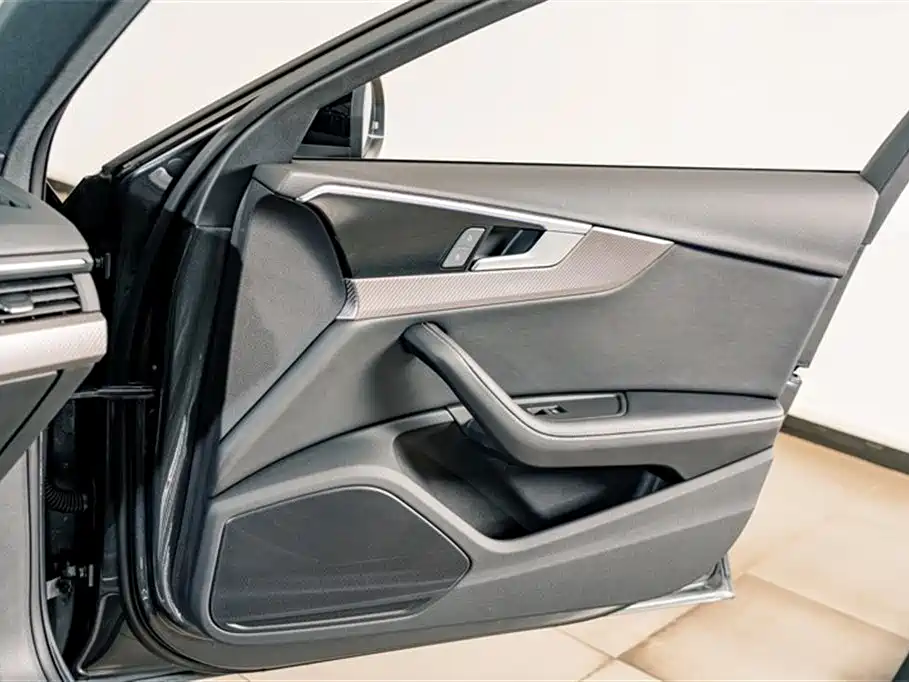 Audi A4L 2023 — фото 14