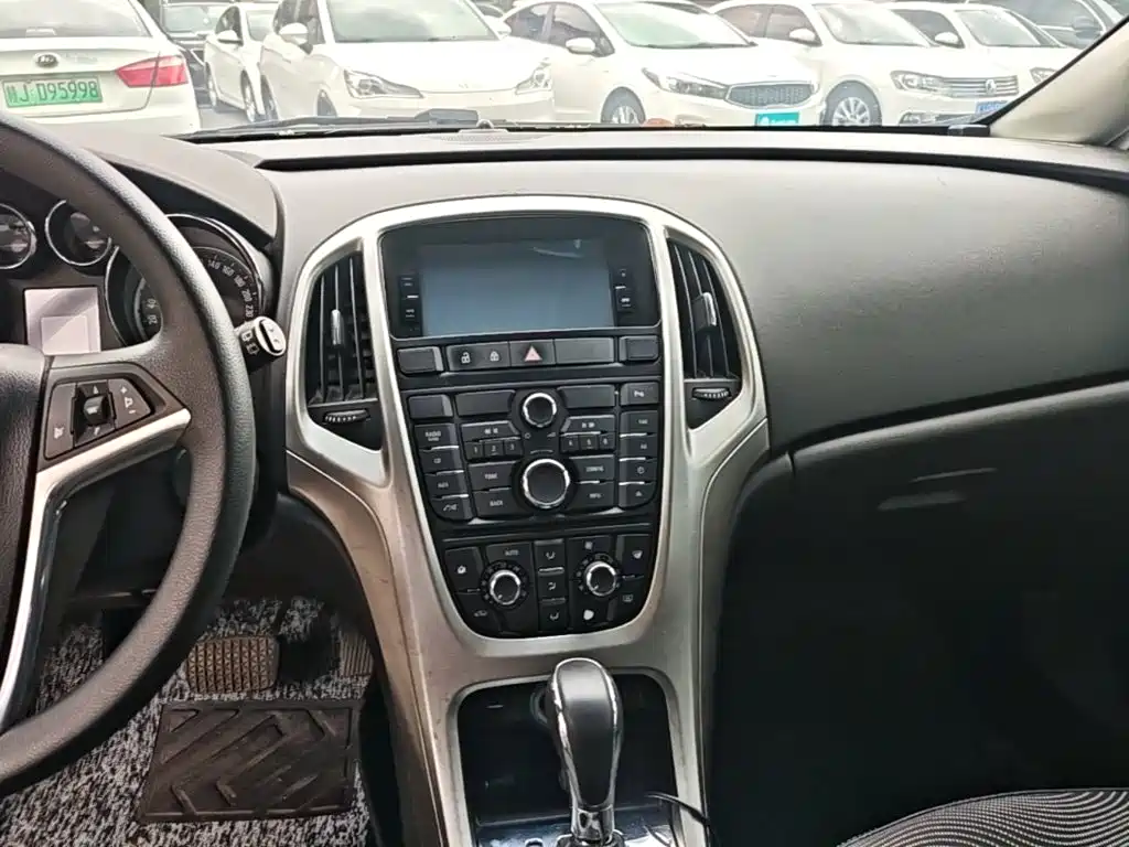 Buick Excelle 2014 — фото 13