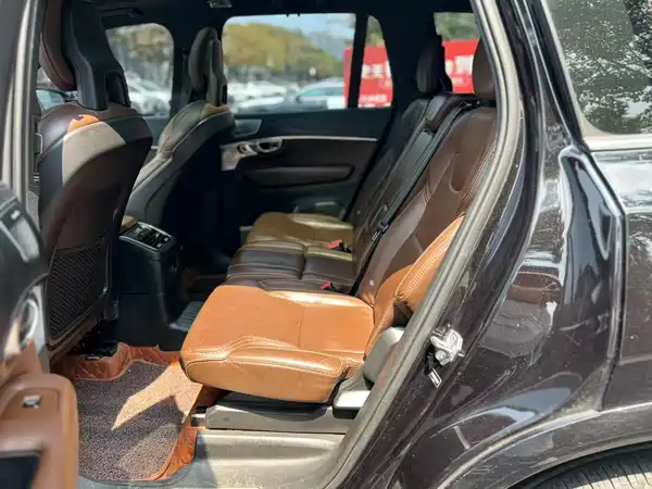 Volvo XC90 Plug-In Hybrid 2021