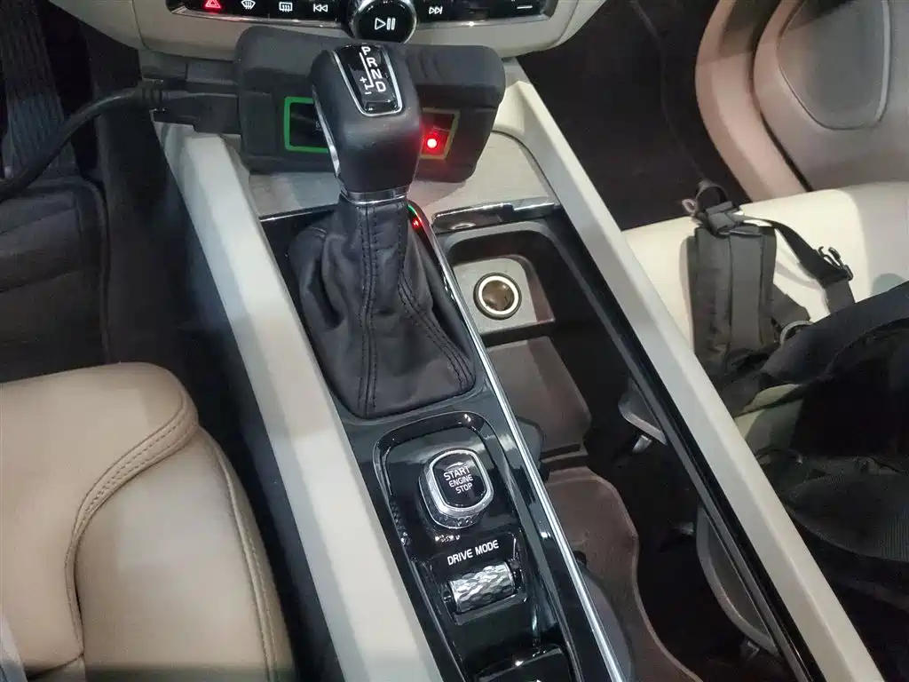 Volvo XC60 2019 — фото 14