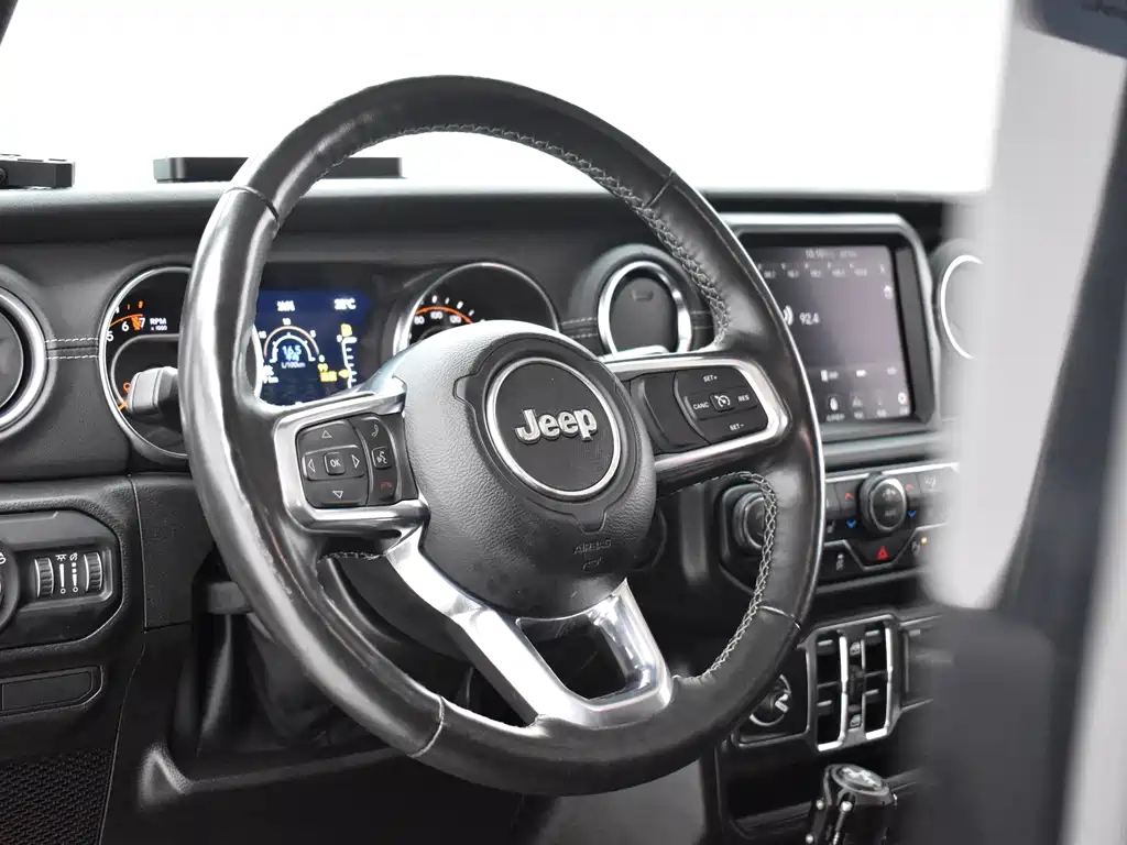 Jeep Gladiator 2023 — фото 16