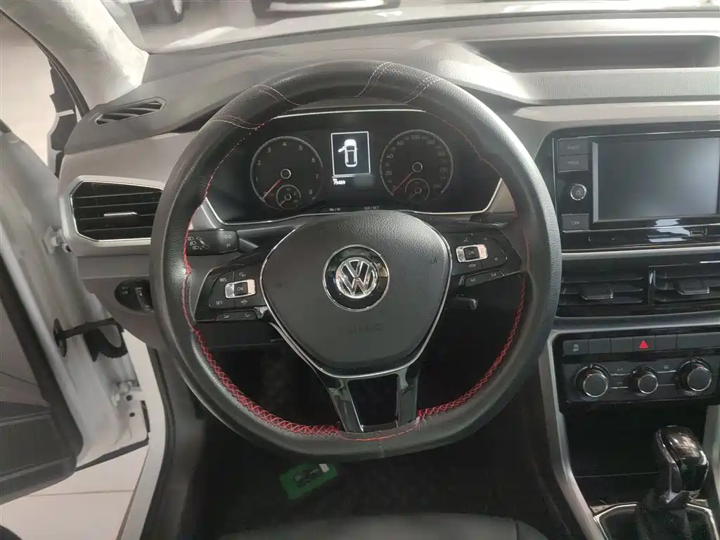 Volkswagen T-Cross 2019 — фото 11