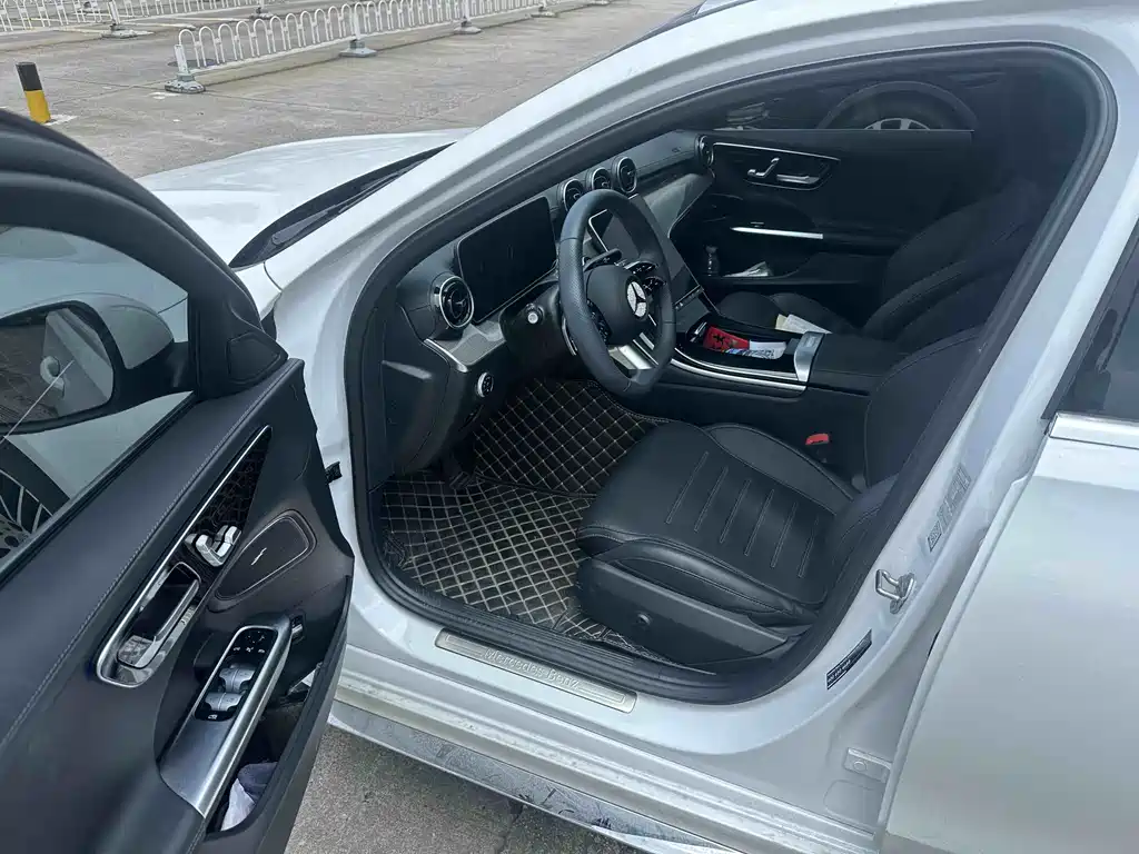 Mercedes-Benz C-Class 2023 — фото 5