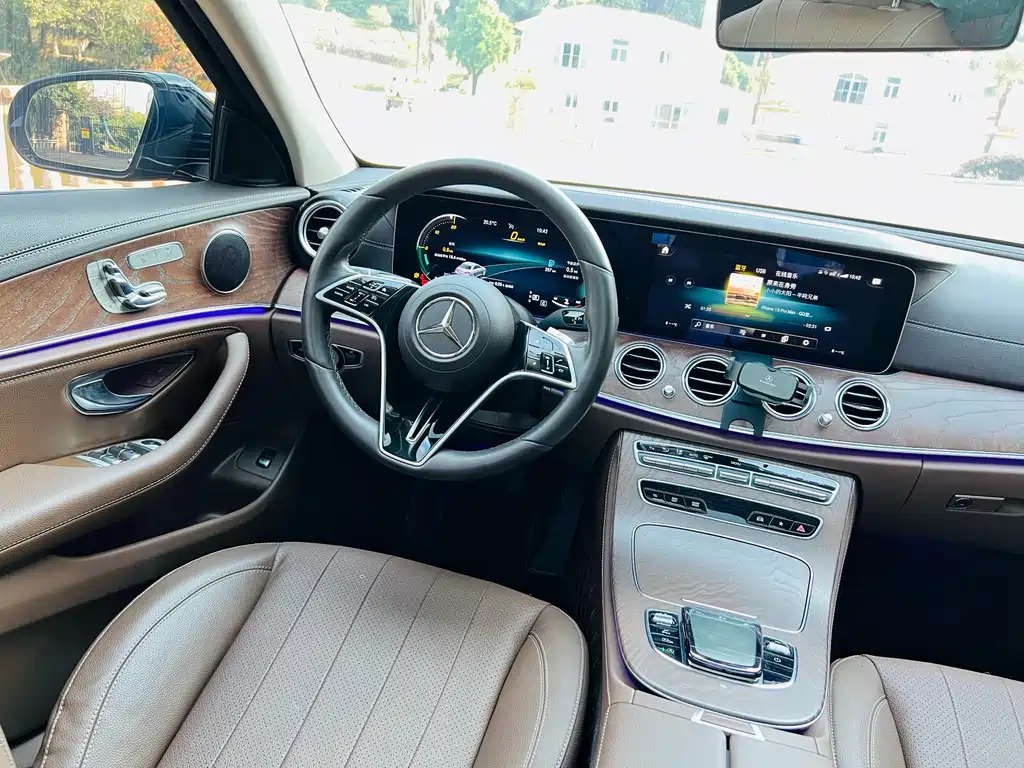 Mercedes-Benz E-Class 2023 — фото 7