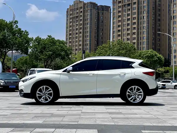 Infiniti QX30 2017
