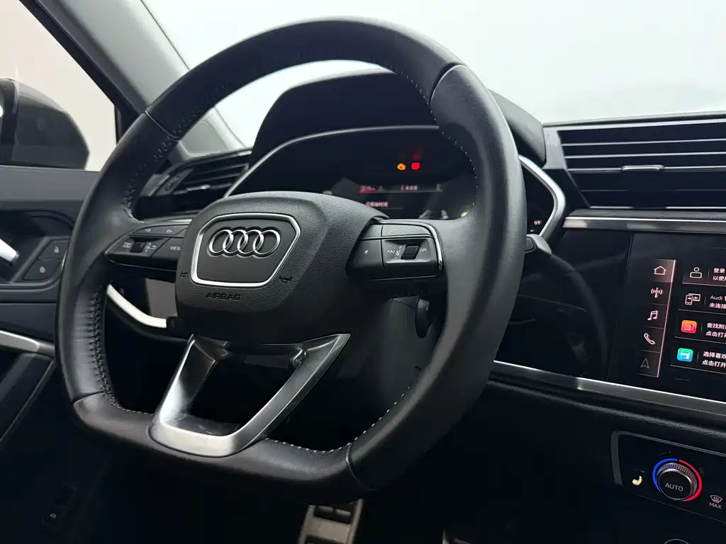 Audi Q3 2021 — фото 11
