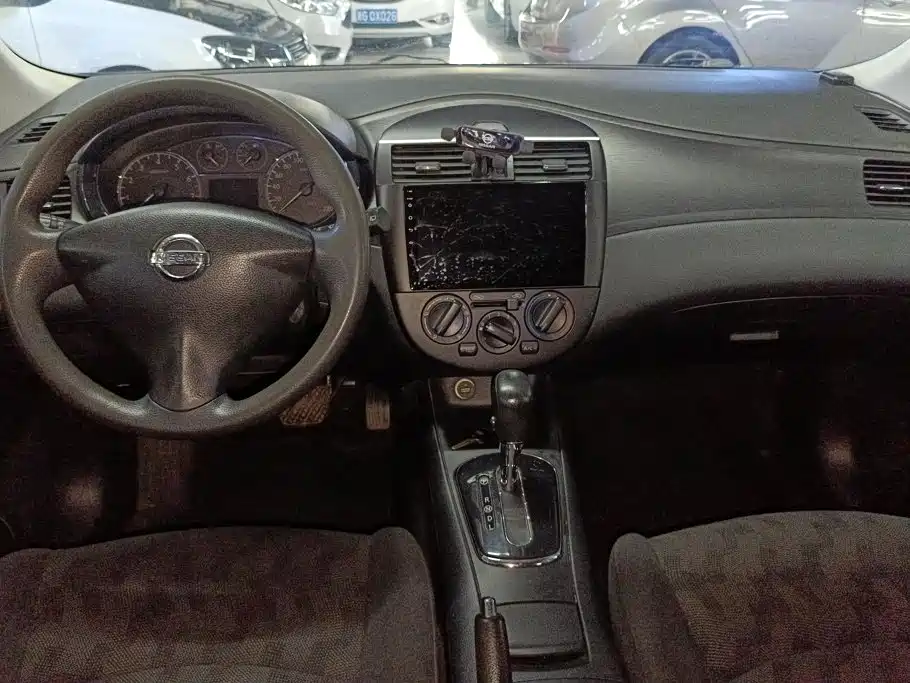 Nissan Tiida 2013 — фото 12