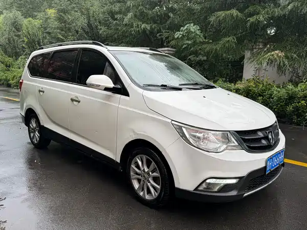 Baojun 730 2015