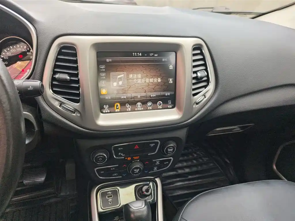 Jeep Compass 2018 — фото 13