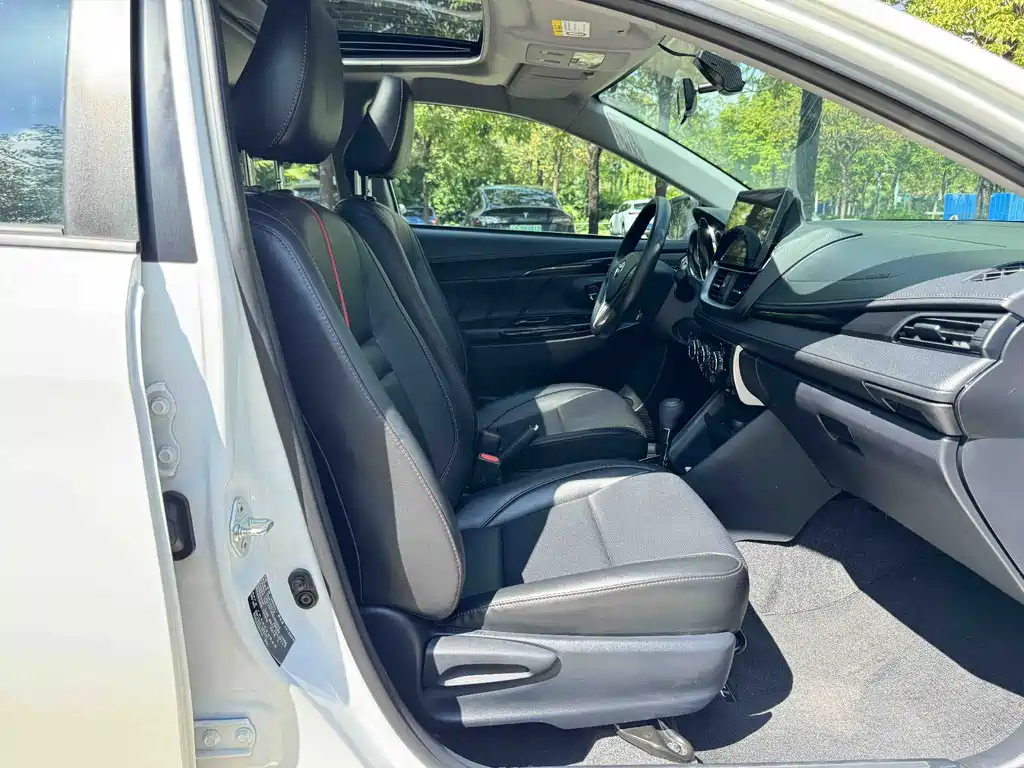 Toyota Yaris L 2023 — фото 11