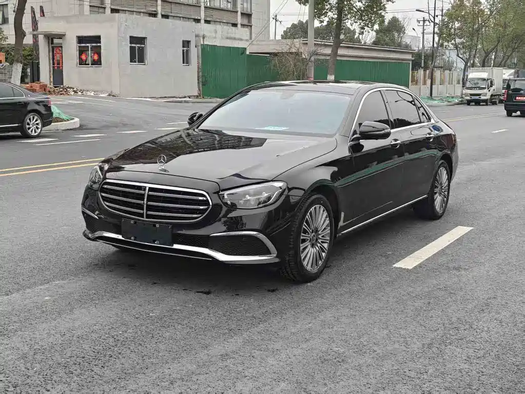Mercedes-Benz E-Class 2023 — фото 1