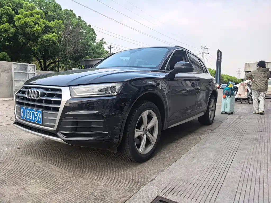 Audi Q5L 2019 — фото 1