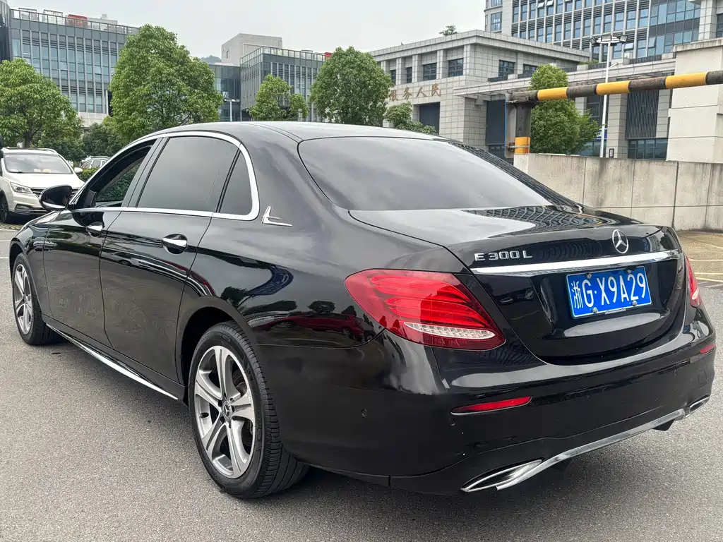 Mercedes-Benz E-Class 2019 — фото 14
